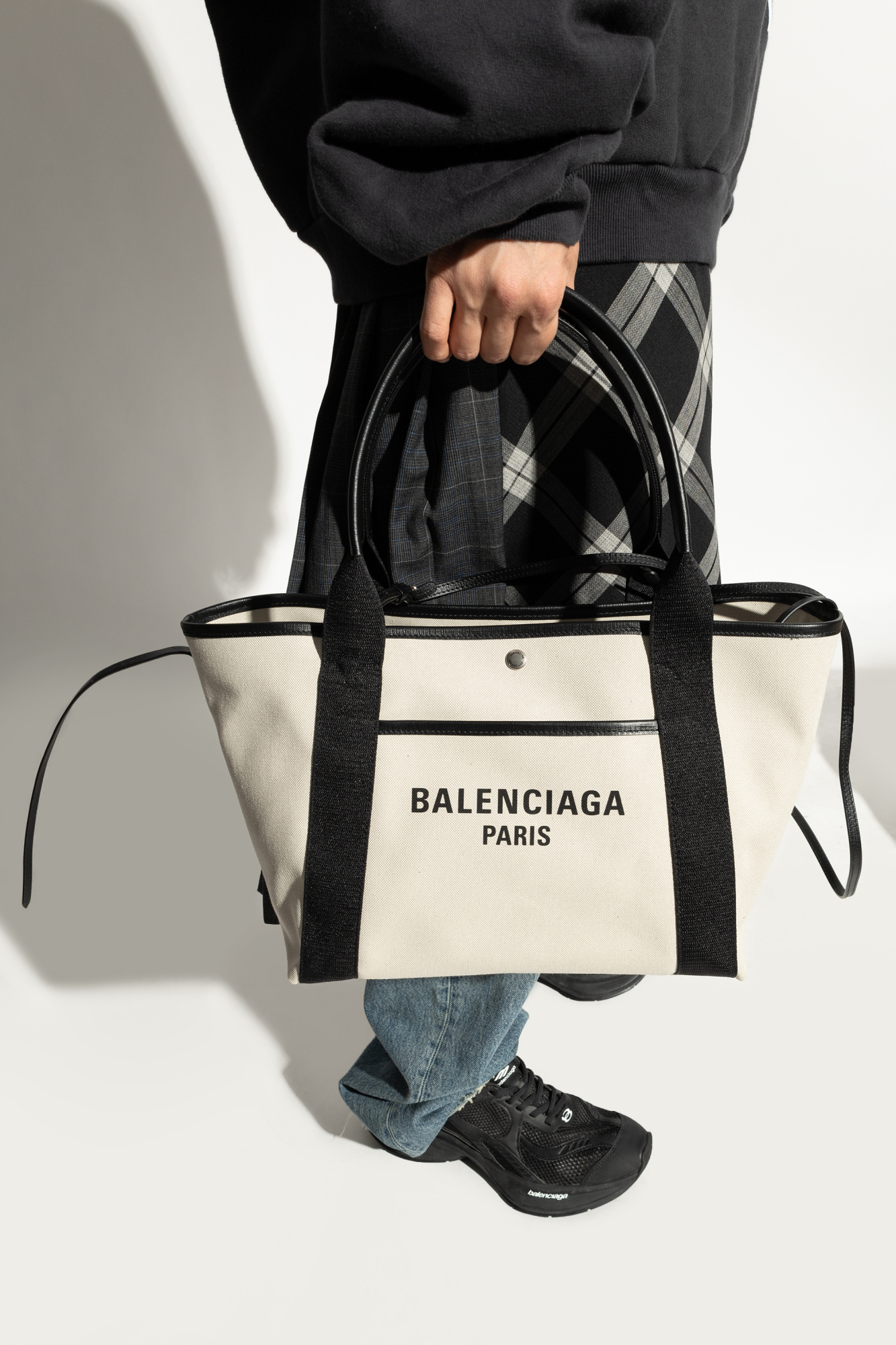 Cream Bag Biarritz Medium type shopper Balenciaga Vitkac Canada